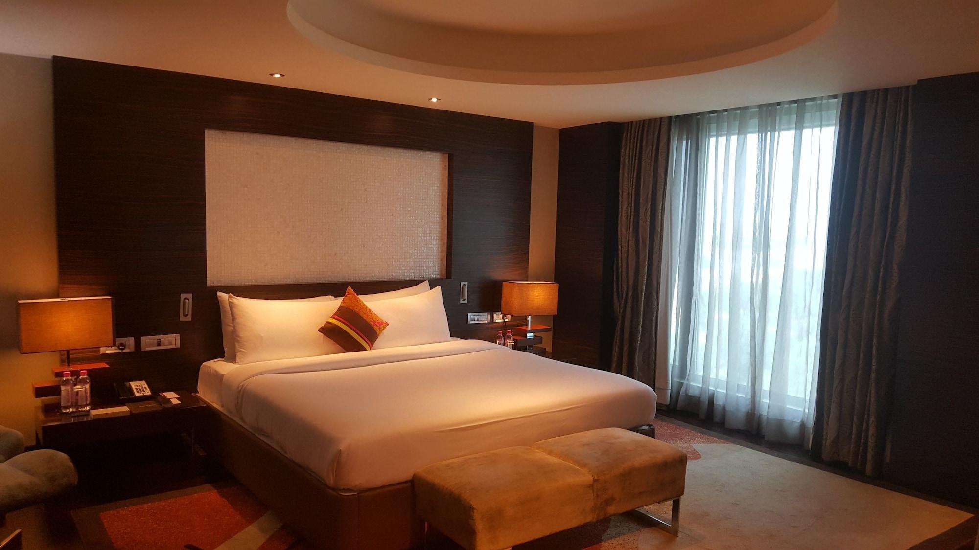 Vivanta Hyderabad, Begumpet Exterior foto A bedroom at the Taj Bengal