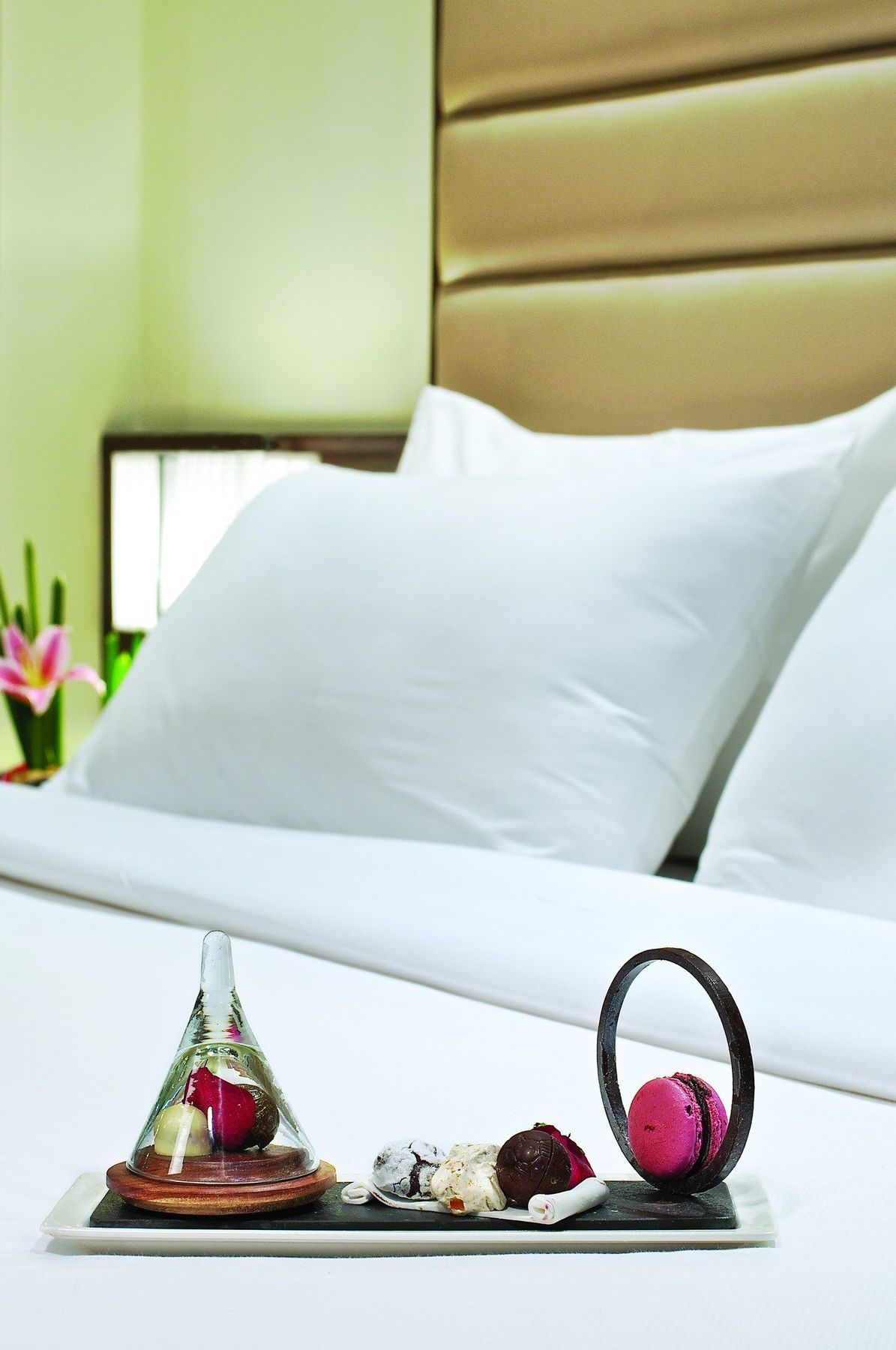 Vivanta Hyderabad, Begumpet Quarto foto Pillows on a bed