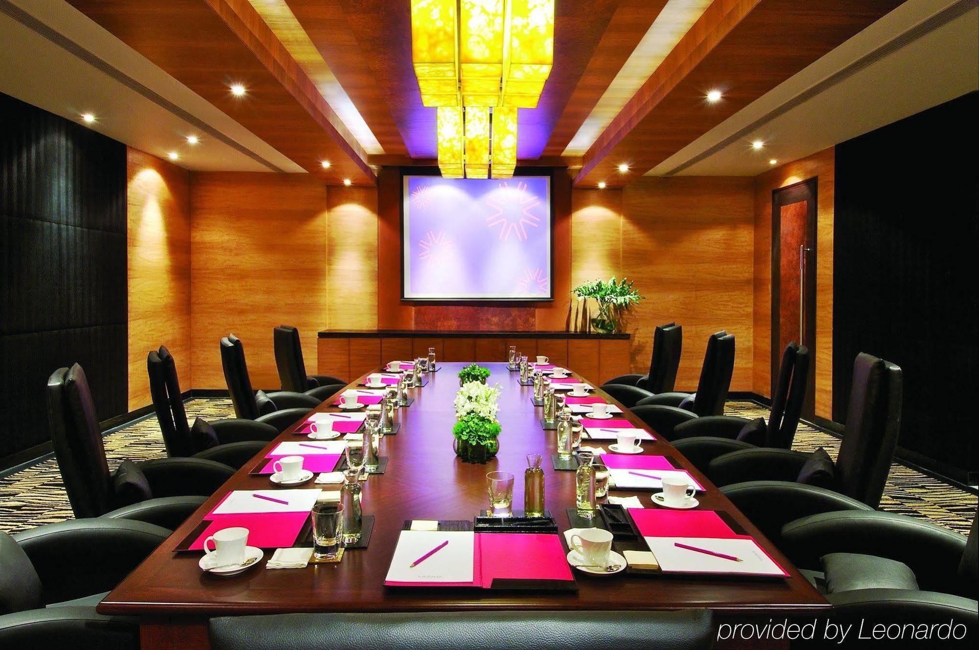 Vivanta Hyderabad, Begumpet Instalações foto Boardroom