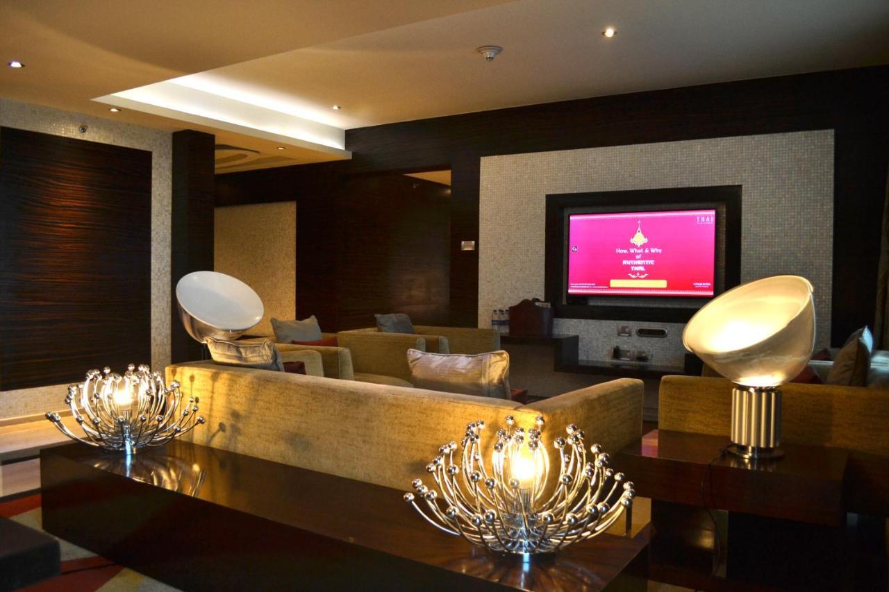 Vivanta Hyderabad, Begumpet Exterior foto The lounge at Cape Town International Airport